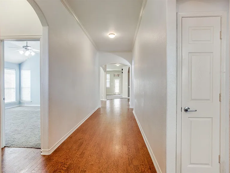 1627 Summerfield Dr — Photo 3