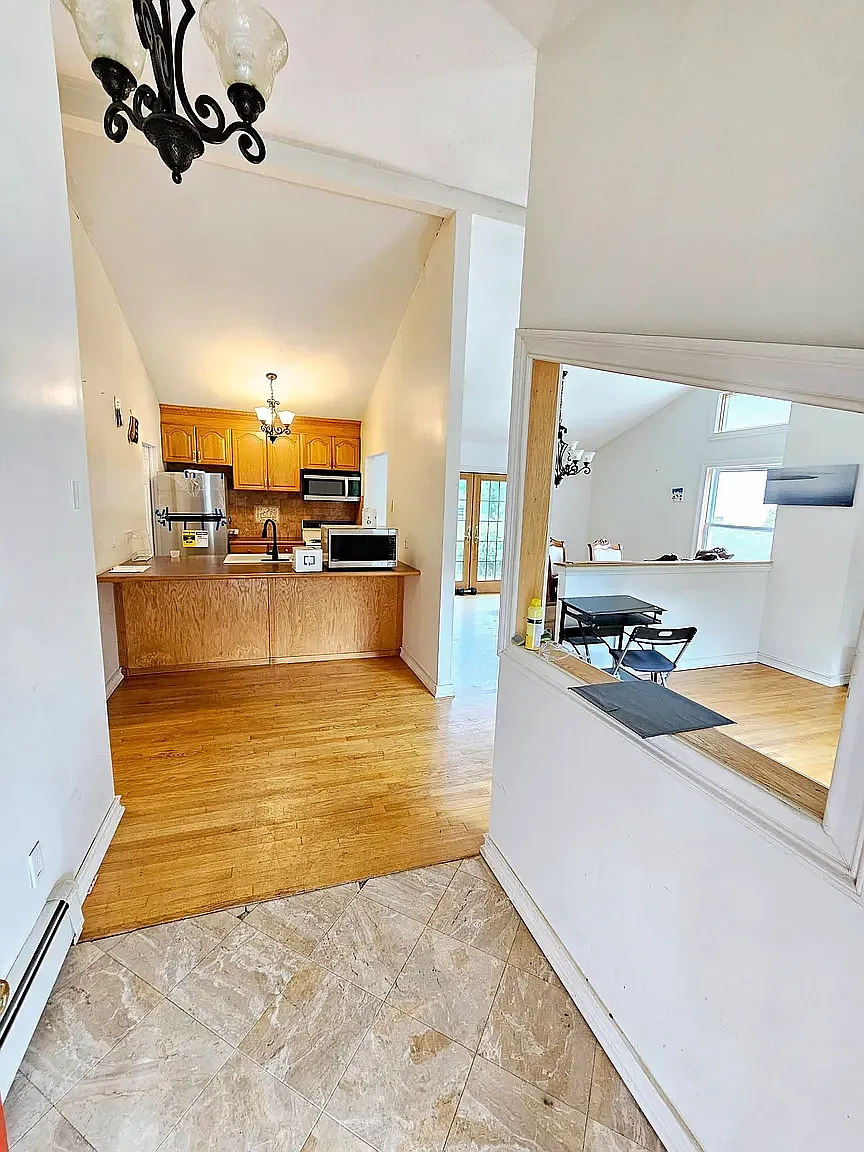 3 bed, 1.5 bath, 1152 sqft, $3,500 — Photo 2