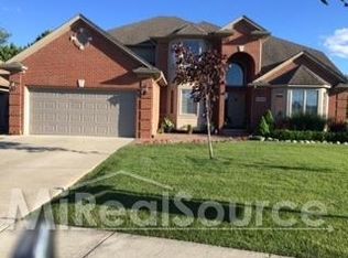 19332 Hudson River Dr, Macomb, MI 48044