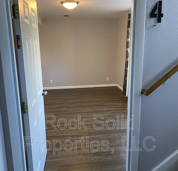 2020 Dunn Ave #4 — Photo 2