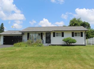 3561 Ridgecliffe Dr, Flint, MI 48532