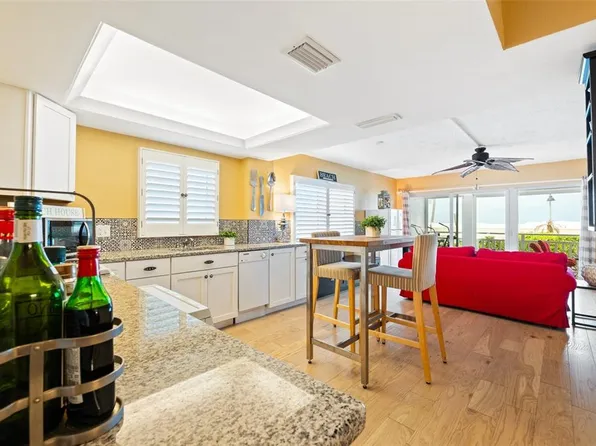 555 Gulf Way APT 1S, Saint Petersburg, FL 33706