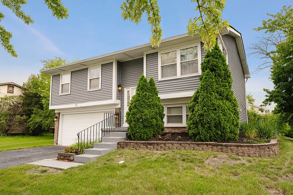 241 Huntingwood Rd photo 1