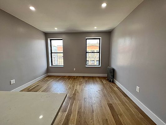 5th image of 548 W 164th St APT 6A