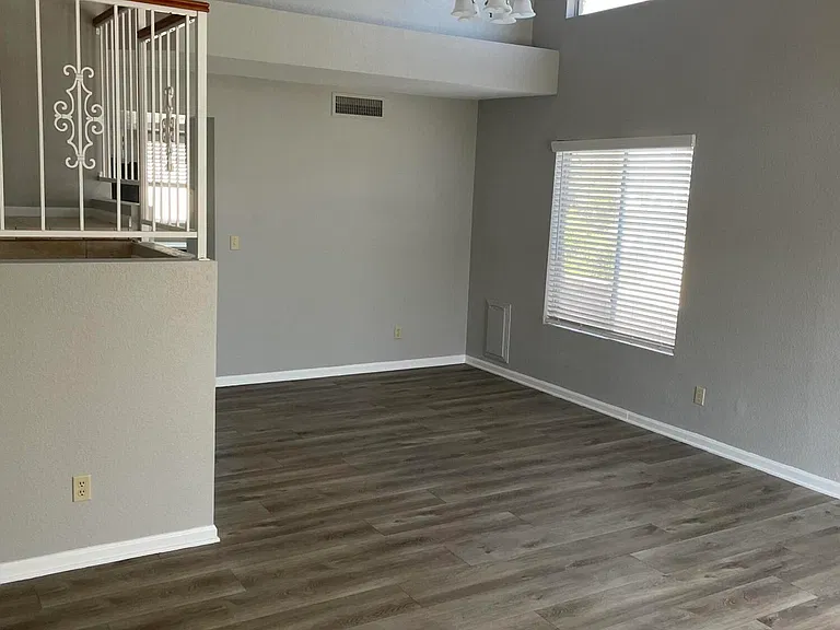 456 E Silver Creek Rd — Photo 4