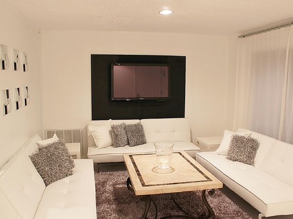 Livingroom with Plasma TV