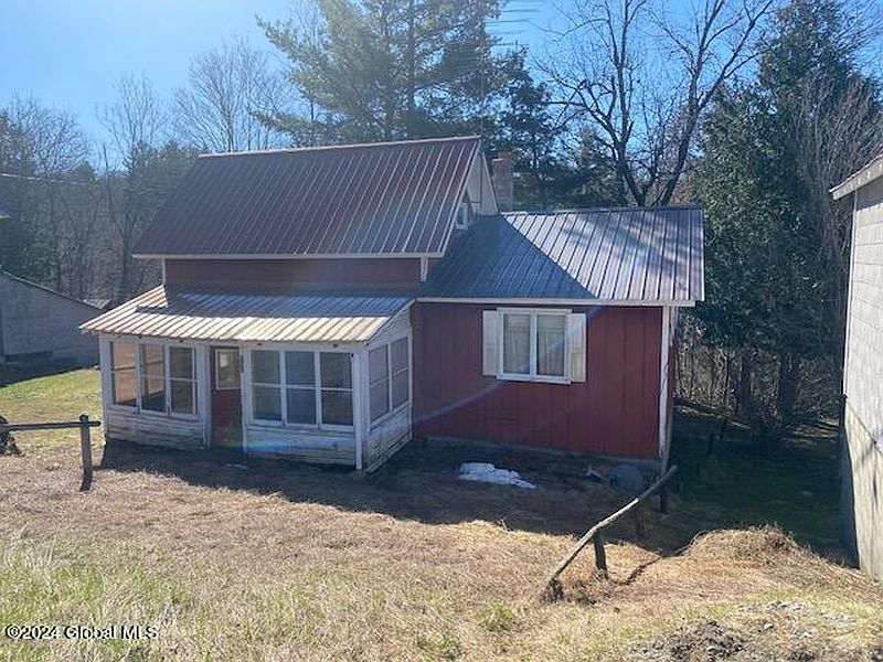 2nd image of 185 13th Lake Road