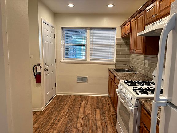 5th image of 1727 W North Shore Ave APT 1F