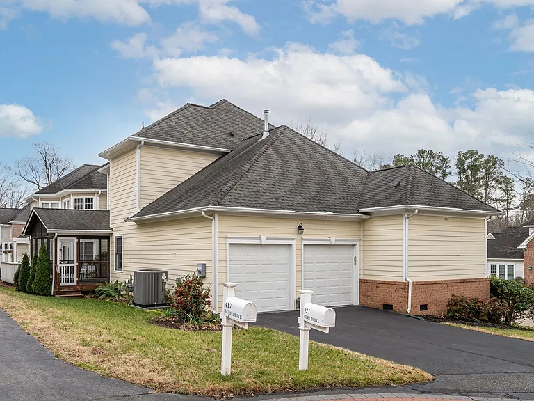 421 Suri Dr — Photo 3