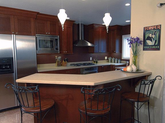 Kitchen & Breakfast Bar