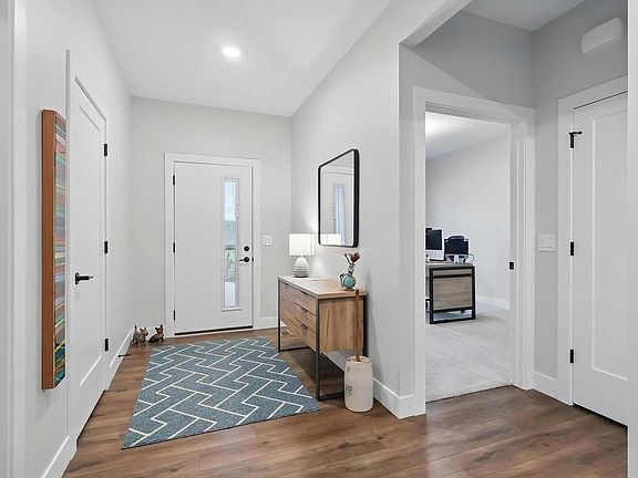 4th image of 1327 Heights Ct