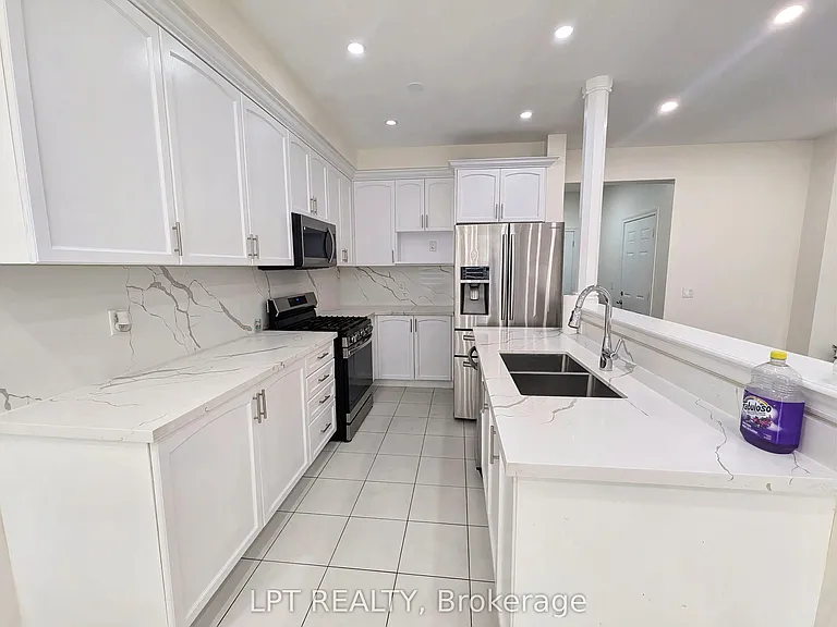 22 Dufay Rd — Photo 5
