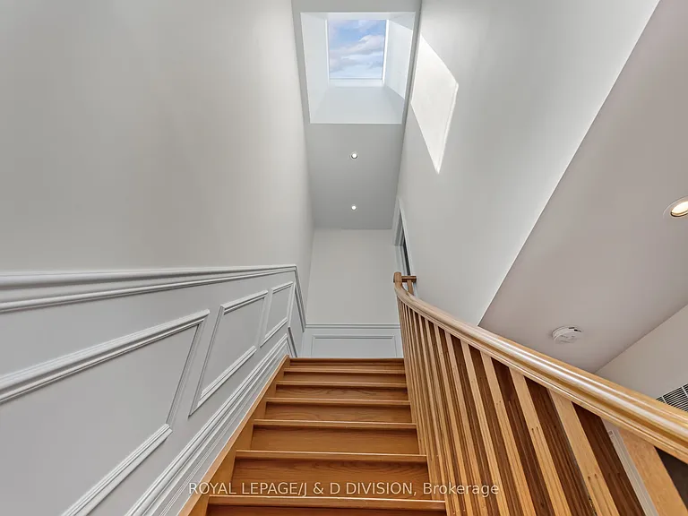 8 Huntley St — Photo 29