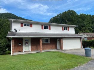 49 Price Ln, Madison, WV 25130