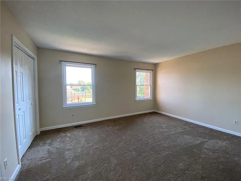 1924 Darnell Dr — Photo 11