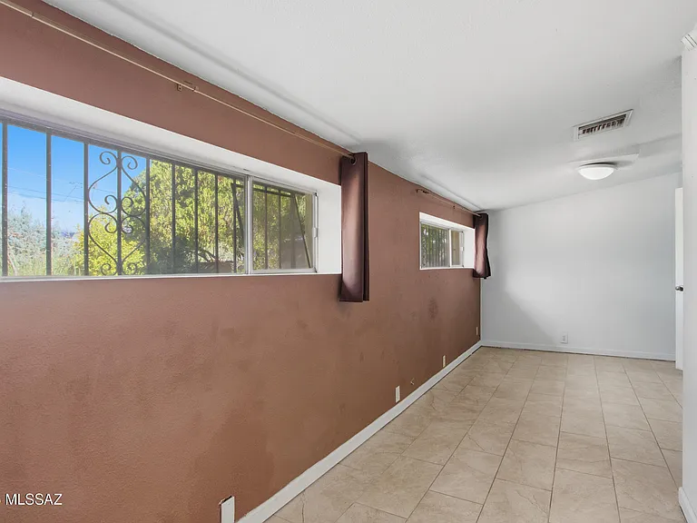 1419 E Linden St — Photo 14