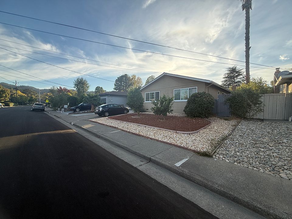 1st image of 6 Trellis Dr #B