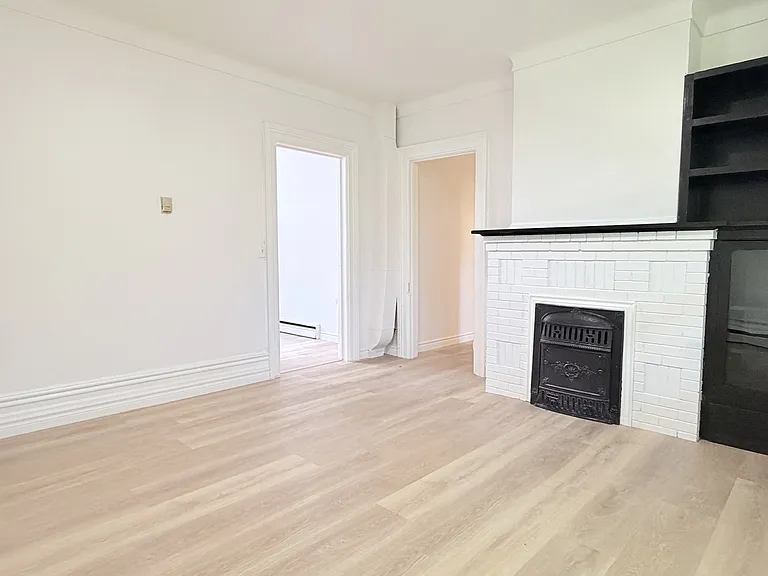 537 Confederation St #7 — Photo 6