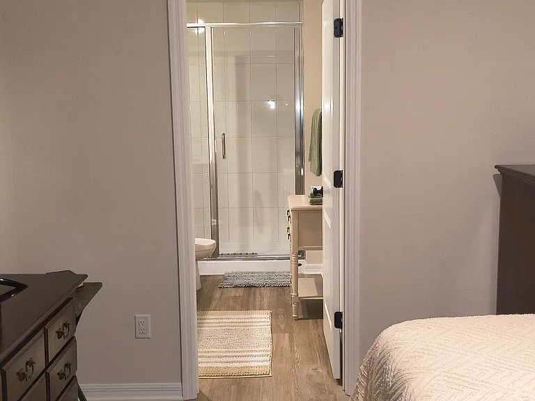 8 Unique Ct — Photo 27