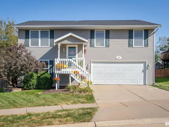 14 W Village Cir, Davenport, IA 52806