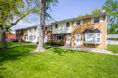 Exceptional 3BR/1.5BA Townhouse! Gorgeous Hardwoods, Appliances Included, CA, Full Basement and C... — Photo 2
