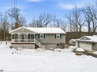 17 Acorn Dr, Vernon, NJ 07422