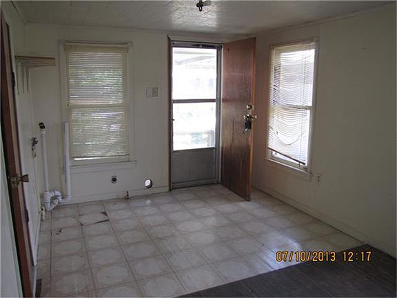 3rd image of 305 Stewart Ave