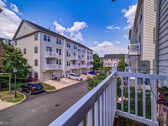 5th image of 15294 Regents Park Dr