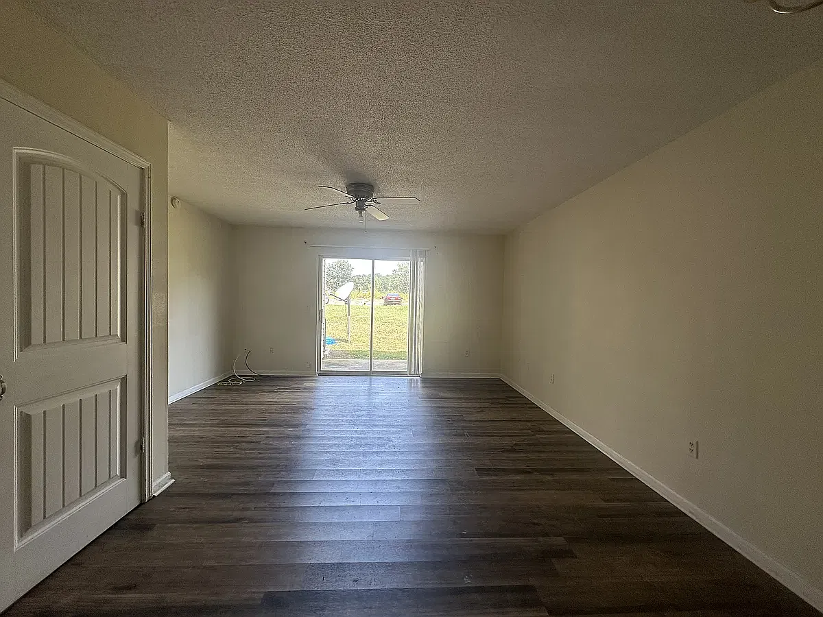 2 bed, 1.5 bath, 1000 sqft, $785 — Photo 3