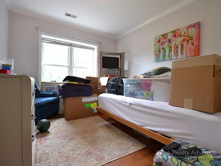 140 Newton St #4 — Photo 10