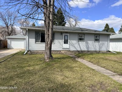 1114 Campbell Dr, Grand Forks, ND, 58201