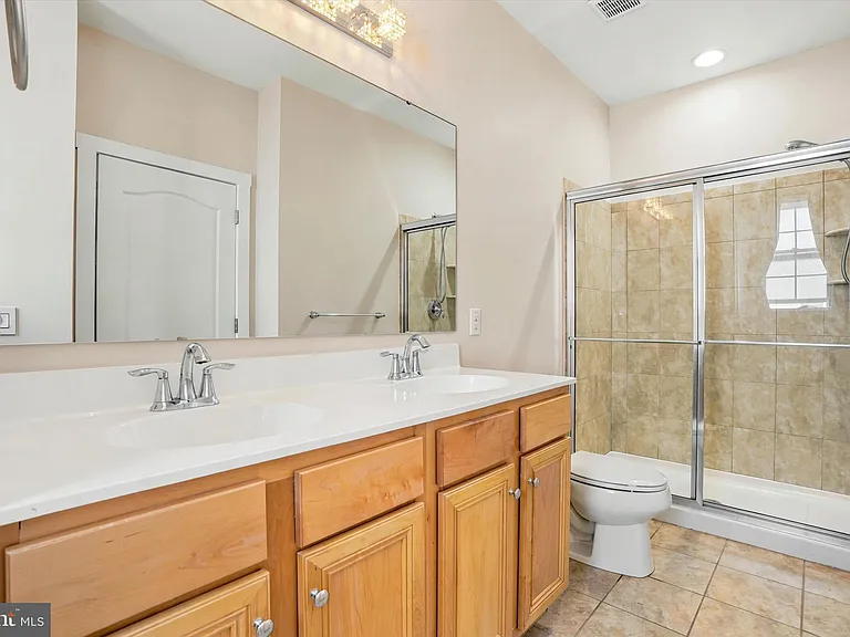 121 Hagen Dr #B — Photo 12