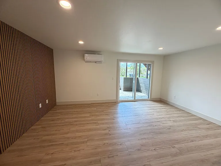 218 W Nevada St — Photo 21