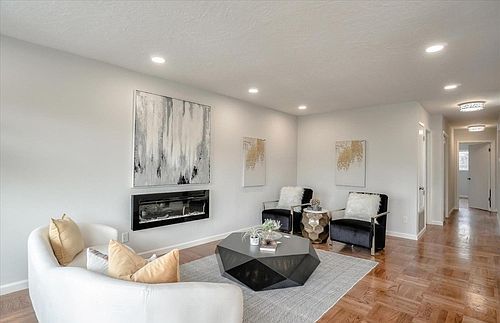 2nd image of 1382 Thomas Ave
