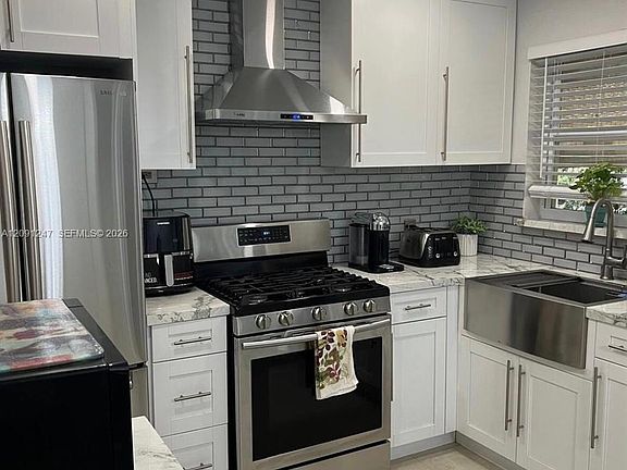 4th image of 1305 W 53rd St APT 102