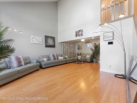 3rd image of 296 Flaam St