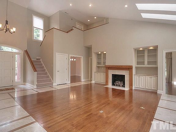 3rd image of 208 Sierra Dr