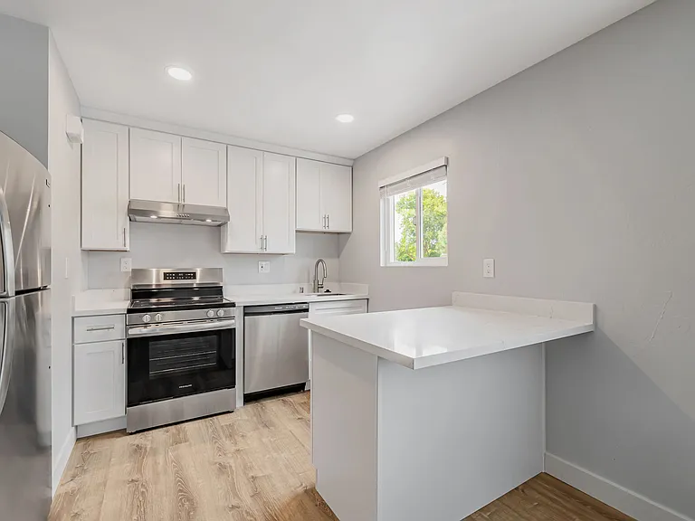 Silicon Valley Apartments — Photo 22