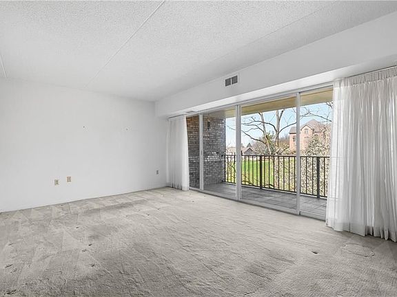 5th image of 2160 Greentree Rd APT 705W