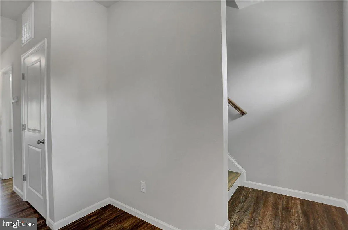 3 bed, 2.5 bath, 1970 sqft, $2,150 — Photo 4