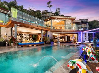 8356 Sunset View Dr, Los Angeles, CA 90069