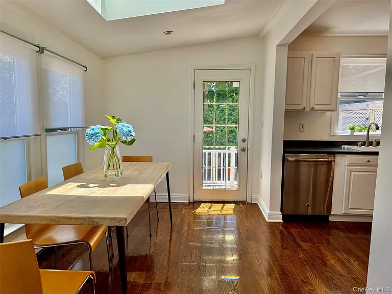 27 Lydecker St — Photo 8