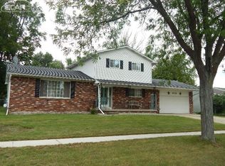 312 Primrose Ln, Flushing, MI 48433
