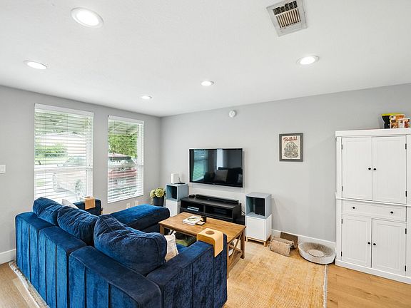 5th image of 6501 Hickman Ave