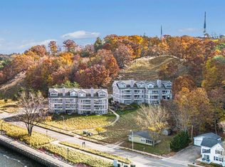 810 S Harbor Dr UNIT 19, Grand Haven, MI 49417
