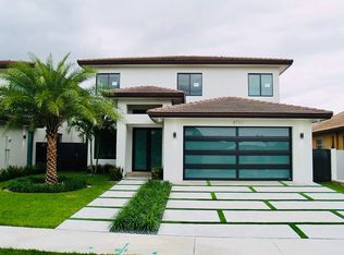8712 NW 146th Ln, Miami Lakes, FL 33018