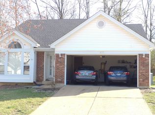 450 Oak Glen Dr, Ballwin, MO