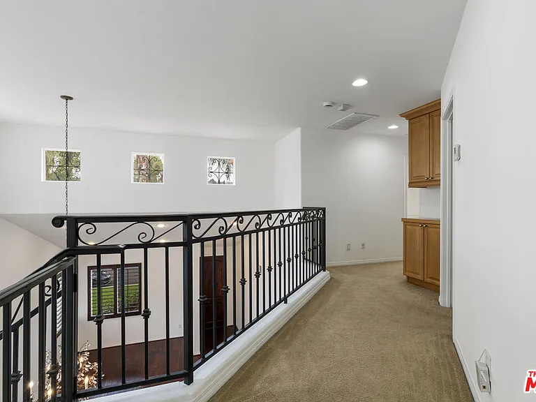 14321 Hortense St — Photo 30