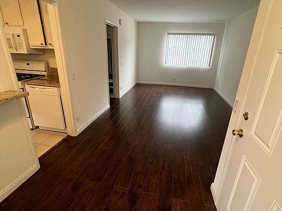 2nd image of 4604 Cahuenga Blvd APT 3