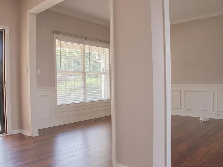 10705 Elkington Ln — Photo 5